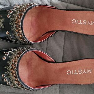 Embroidered leather slides